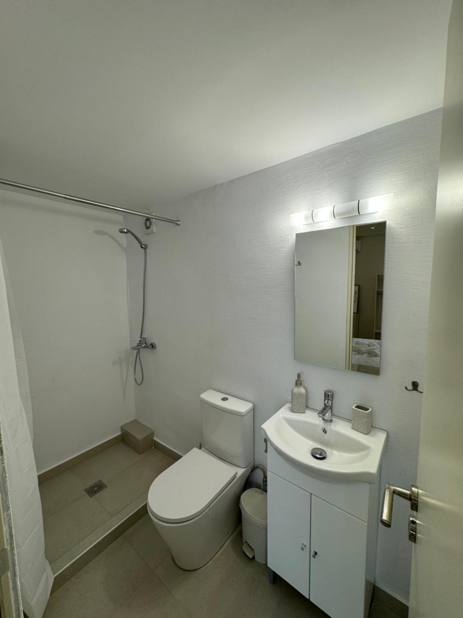 Airpoint Apartments Артемида Екстериор снимка