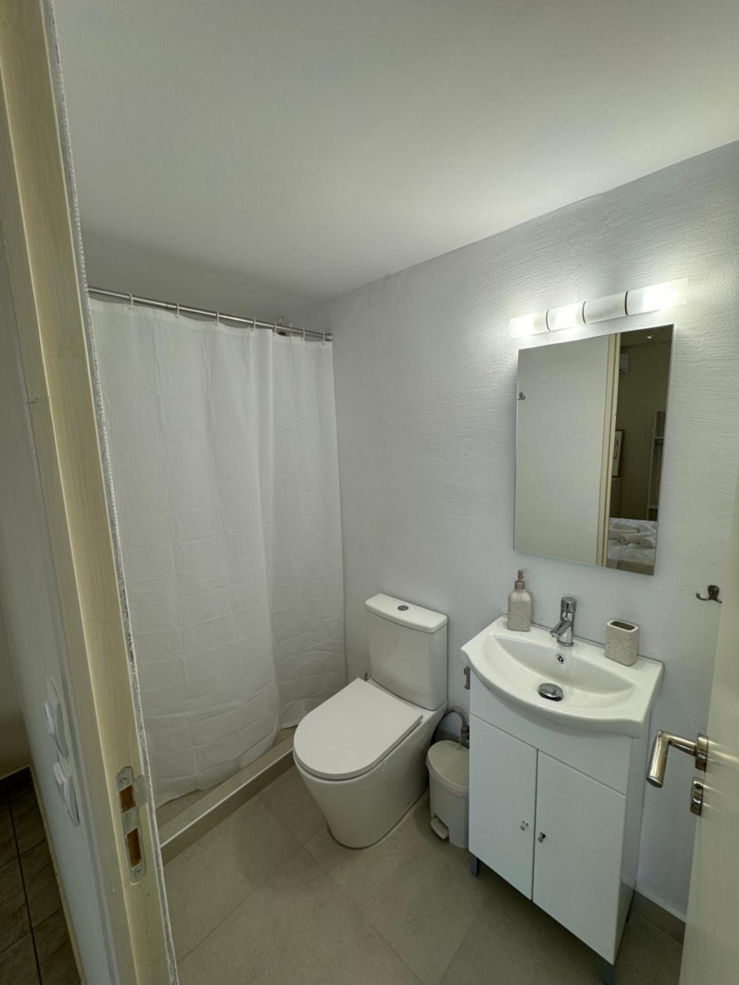 Airpoint Apartments Артемида Екстериор снимка