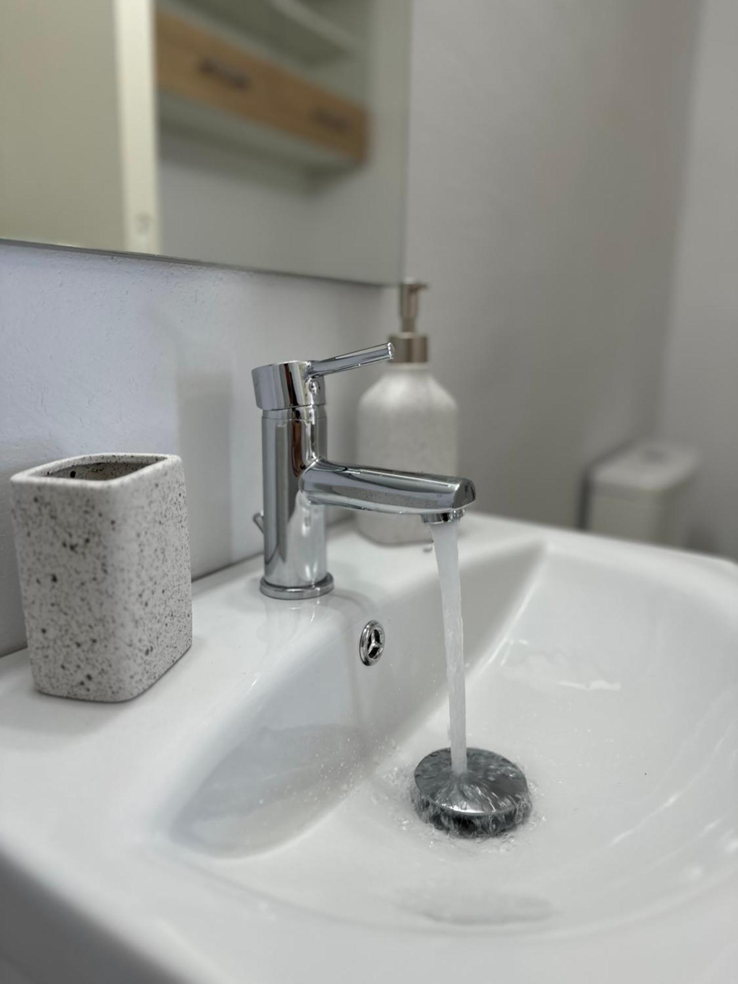 Airpoint Apartments Артемида Екстериор снимка