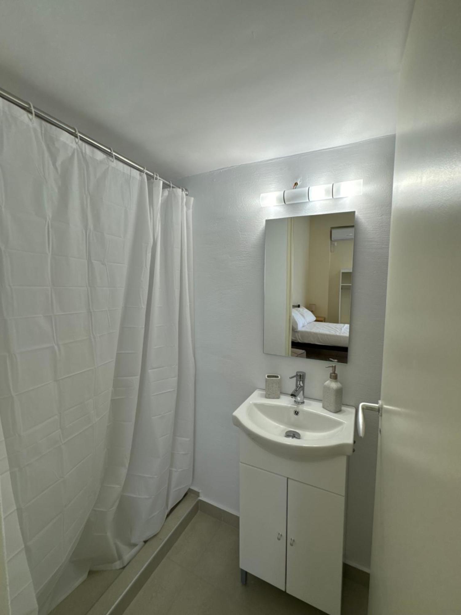 Airpoint Apartments Артемида Екстериор снимка