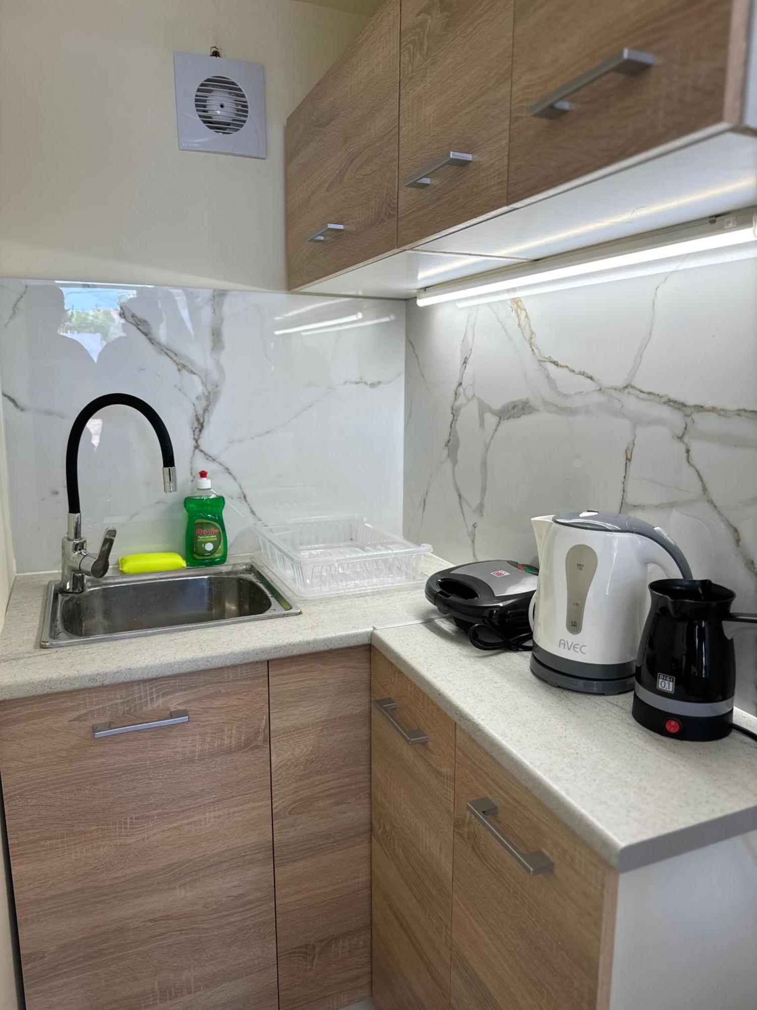 Airpoint Apartments Артемида Екстериор снимка