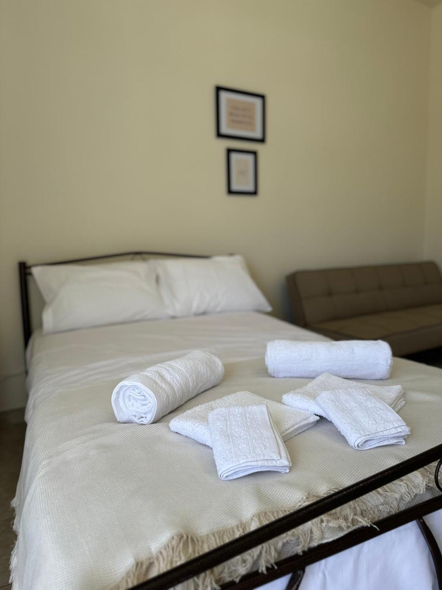 Airpoint Apartments Артемида Екстериор снимка